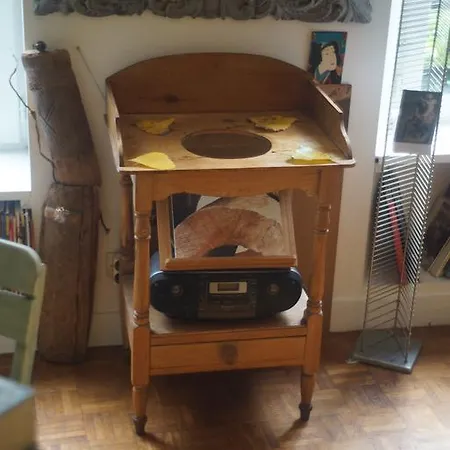 Bed & Breakfast De Valmy * Paris